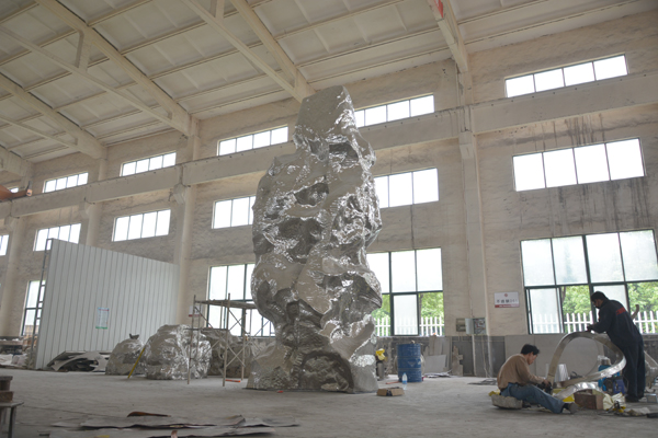 新城眾象雕塑大型不銹鋼假山雕塑發貨