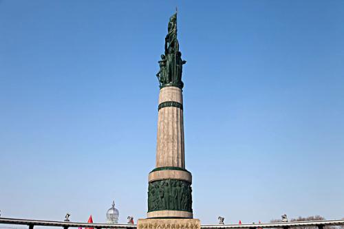 新城【兩會之聲】李象群：保護城市標志性大型經典雕塑