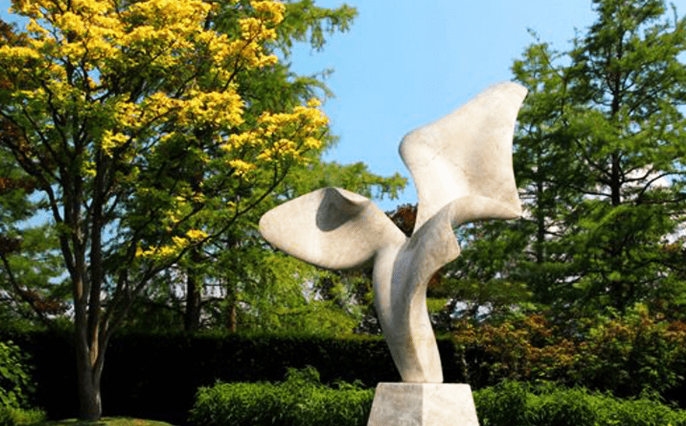 新城垂直花園雕塑的維護(hù)和管理方法是什么？