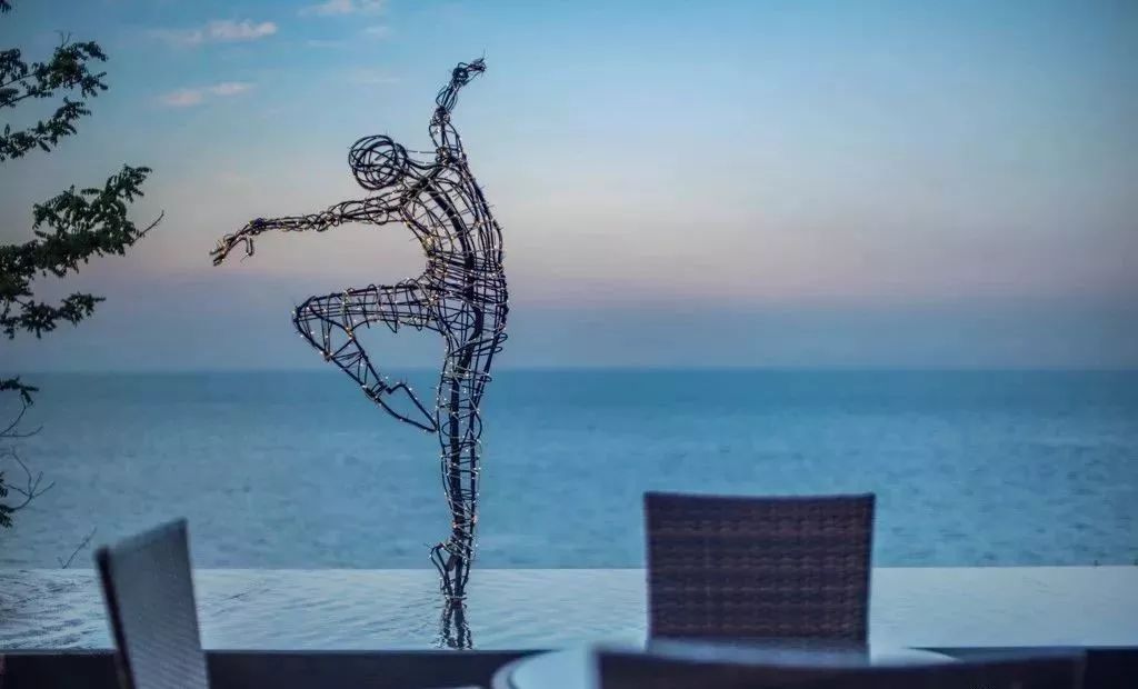 新城原來不銹鋼雕塑富有光澤離不開材質