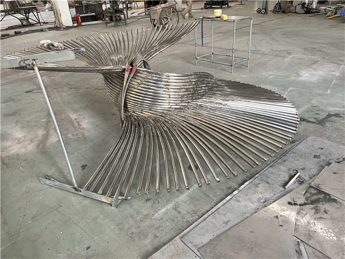 新城江蘇玻璃鋼雕塑的制作成本大概是多少？