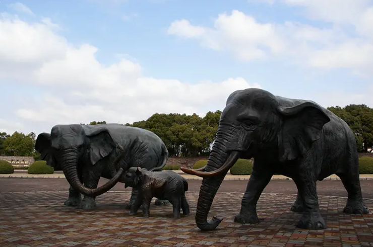 新城色彩處理與保護環節在鑄銅雕塑中起到什么作用？