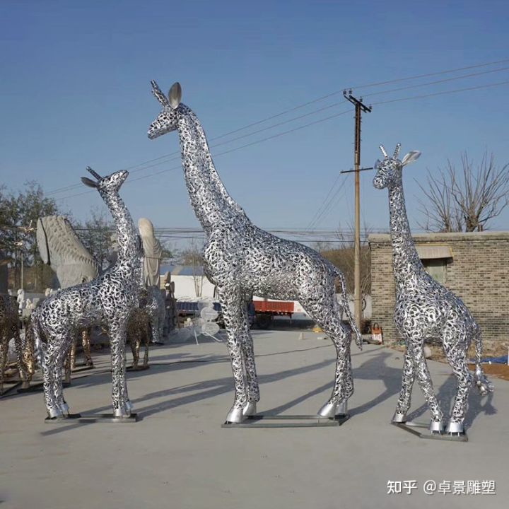 新城如何進(jìn)行不銹鋼雕塑的鏡面處理？