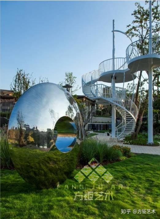 新城長期養護中如何有效清潔假山雕塑？